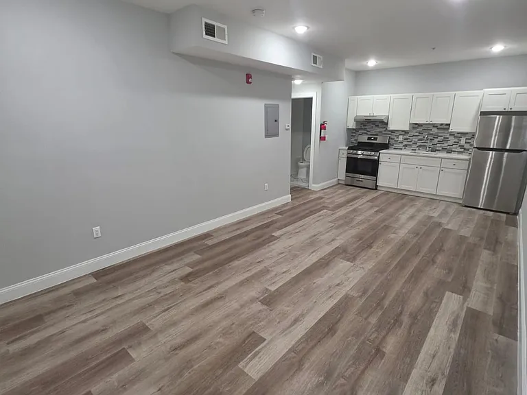 83 Auburn St #203 — Photo 6