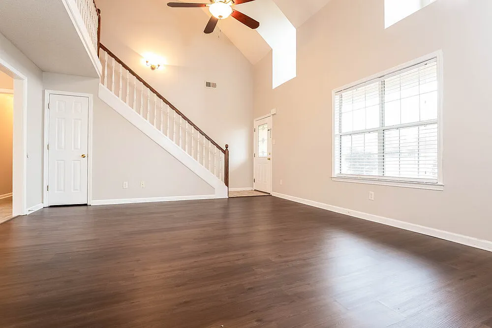 4 bed, 2.0 bath, 2020 sqft, $1,975 — Photo 3