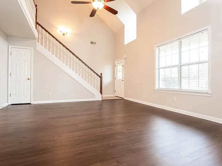 1209 Pendulum Dr — Photo 3