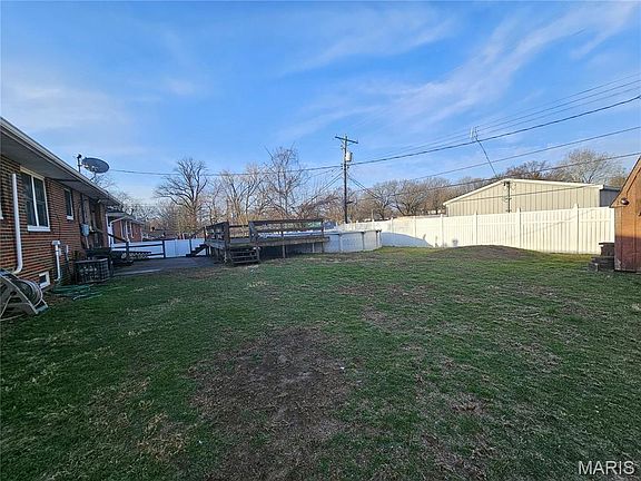 3rd image of 143 Reno Ave