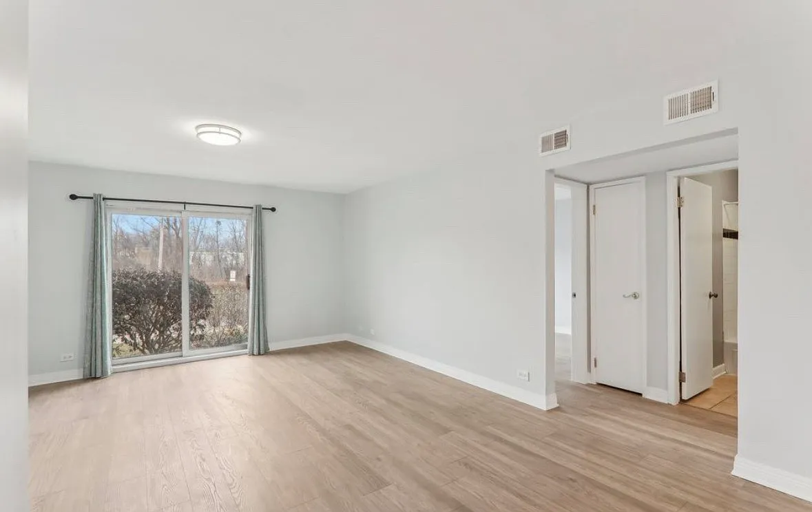 2 bed, 1200 sqft, $2,500 — Photo 3