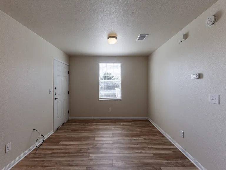 336 Perry St — Photo 5