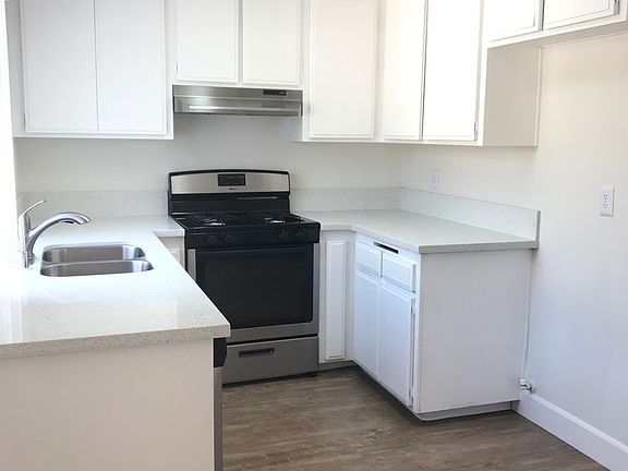 3rd image of 1340 Hillandale Ave #1