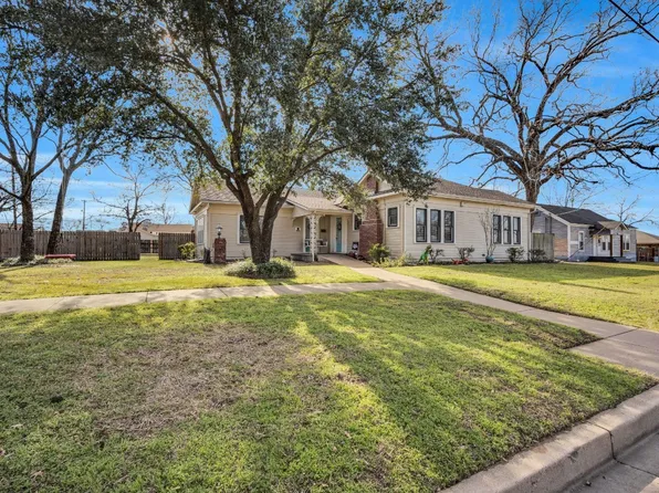 901 W Knox St, Ennis, TX 75119