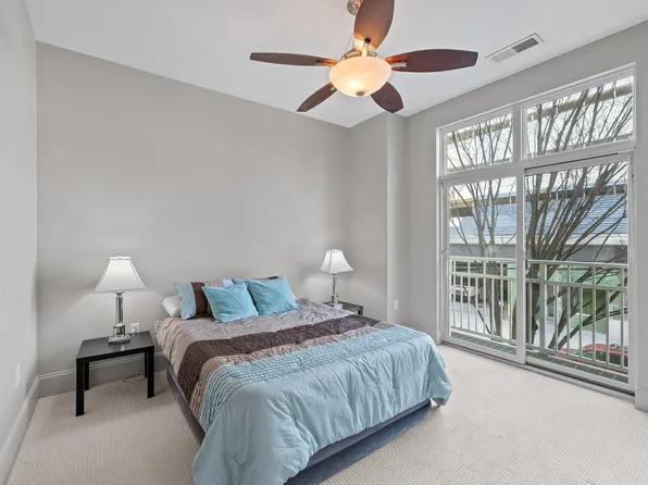 317 W Morgan St APT 215, Raleigh, NC 27601