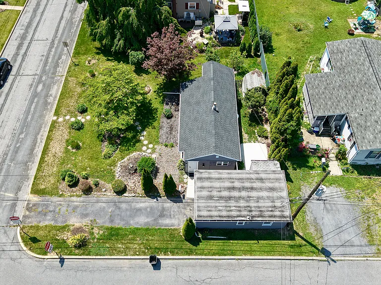 246 Poplar St — Photo 33