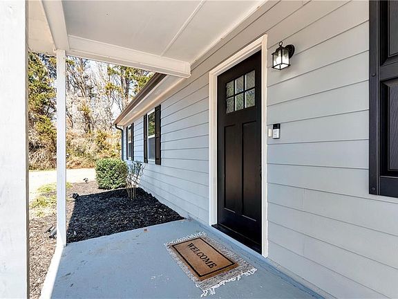 5th image of 486 Glen Terrace Rd