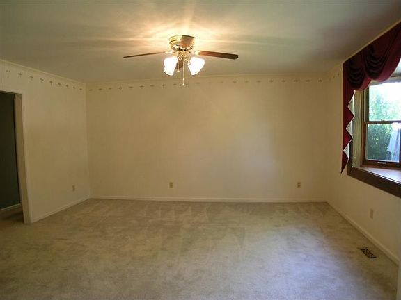 3rd image of 1471 Beaushire Cir