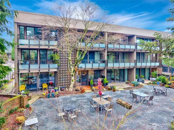 1616 41st Avenue E #305, Seattle, WA 98112