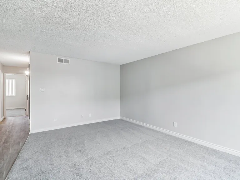 The Atherton Apartments — Photo 33