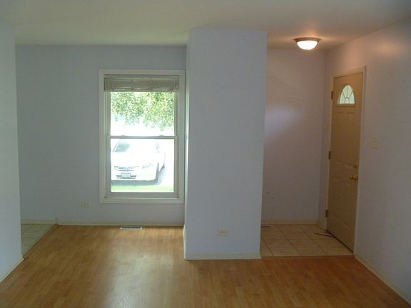 4th image of 421 Lear Ct #421