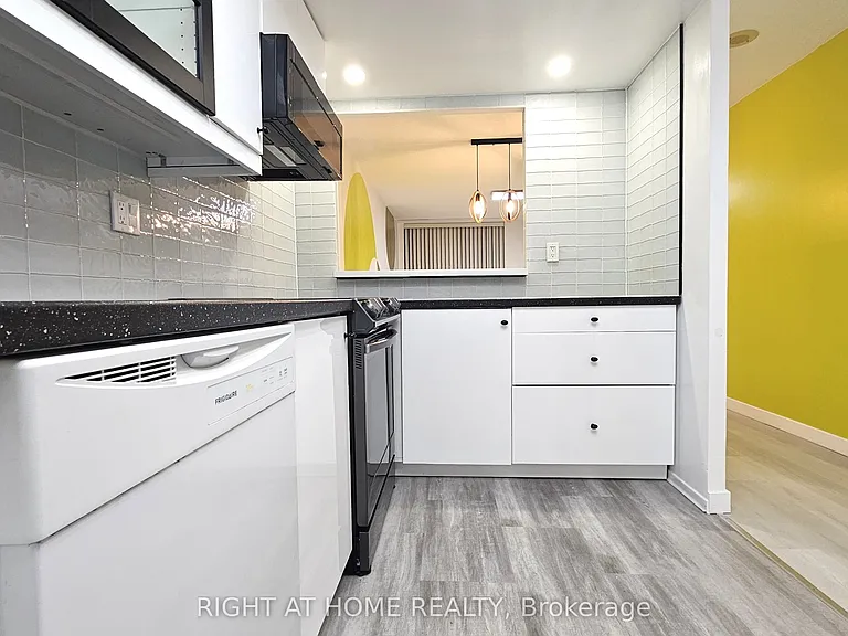2460 Eglinton Ave E #1714 — Photo 15