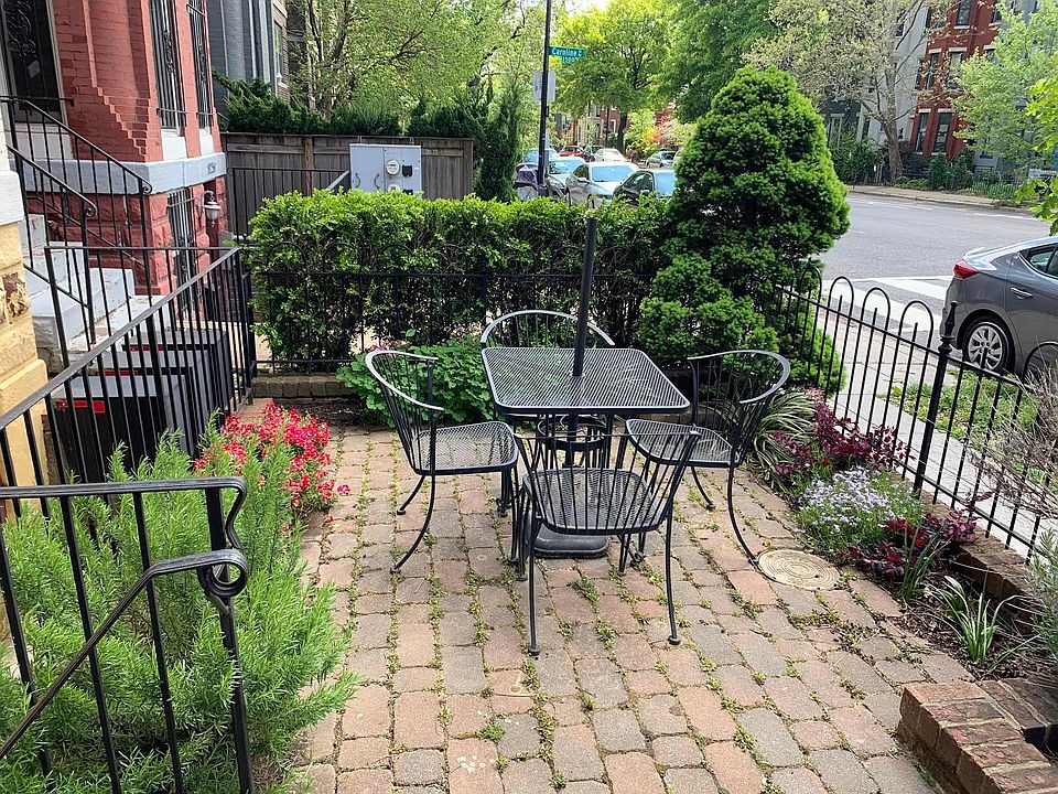 Shared front patio space
