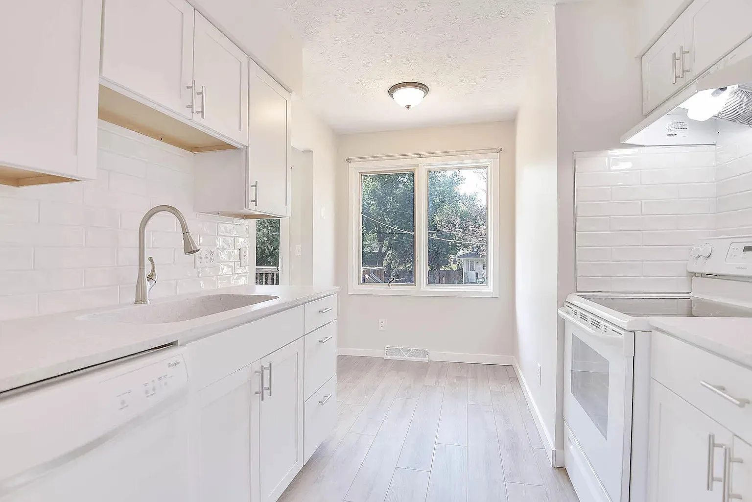 3 bed, 1200 sqft, $1,700 — Photo 3
