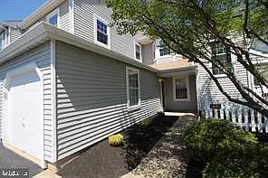 681A Rose Hollow Dr — Photo 2