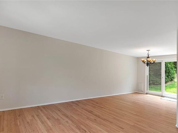 5th image of 431 Sandy Dr