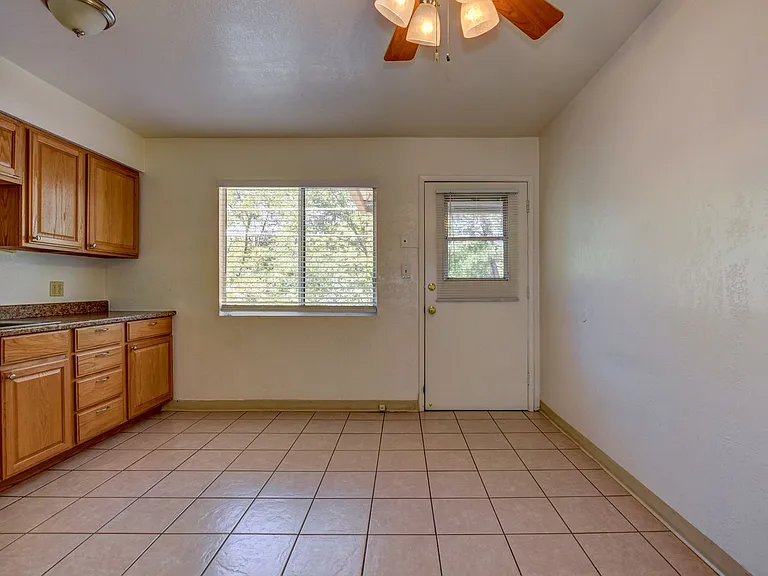 278 S Hardin St — Photo 7