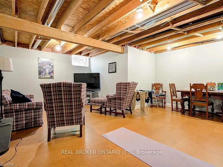 555 Mariner Dr — Photo 28