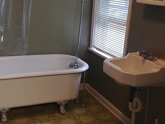 Bathroom also has a closet nice size off the bathroom