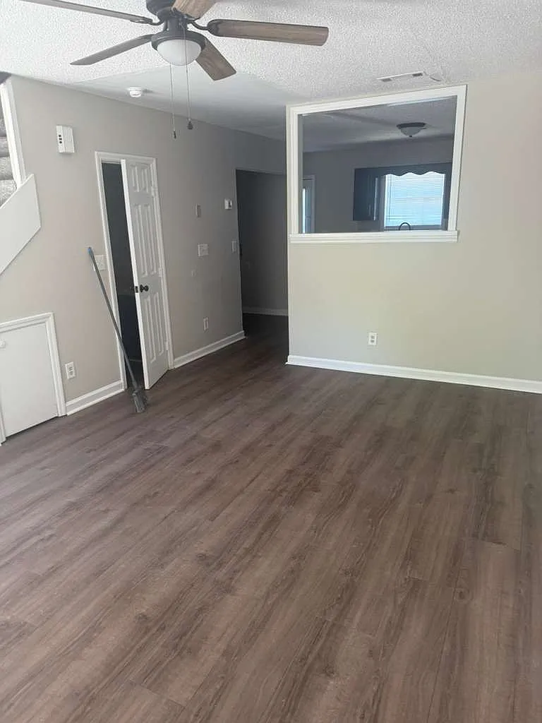 2 bed, 1.5 bath, 1100 sqft, $1,200 — Photo 3