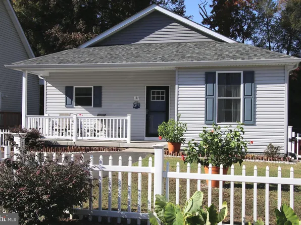 137 12th St, Colonial Beach, VA 22443