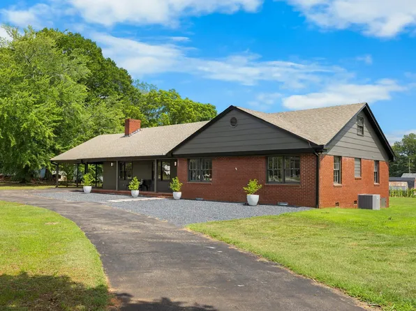 311 Costner Rd, Boiling Springs, SC 29316