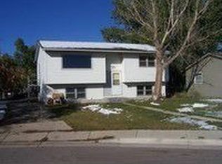 106 W Valley Dr, Gillette, WY 82716