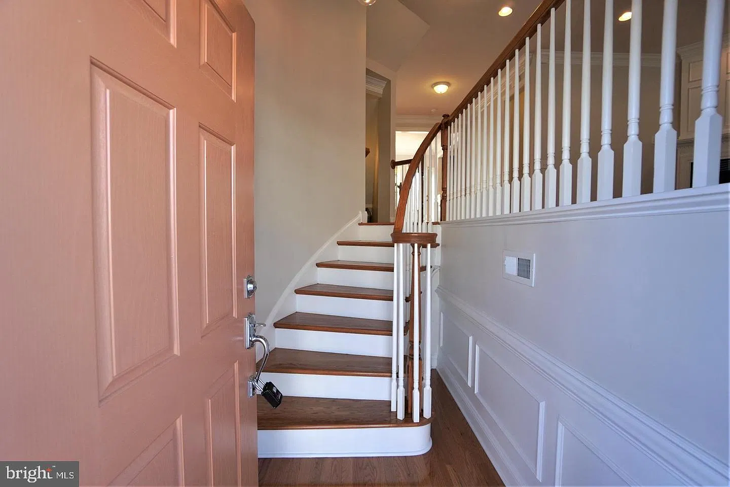 3 bed, 4.0 bath, 2296 sqft, $3,350 — Photo 3