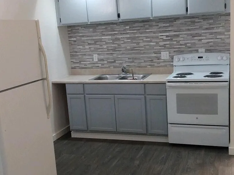 132 Kahle Dr — Photo 1
