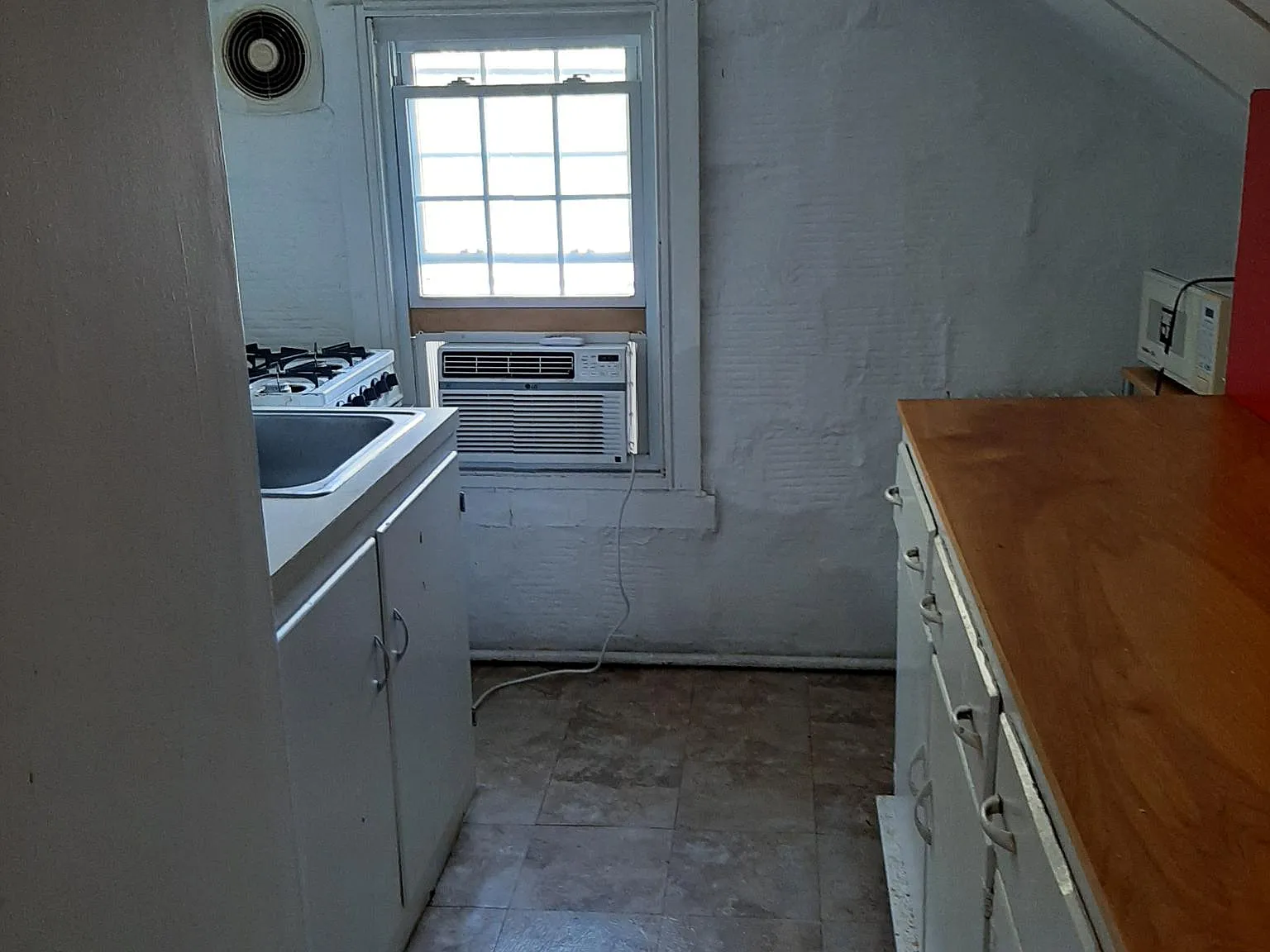 2511 N Pershing Dr — Photo 2