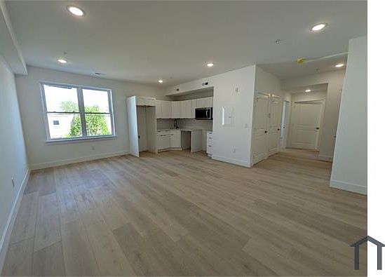 1st image of 115 N 63rd St #5