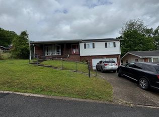 1525 Greenbrier Dr, Huntington, WV 25704