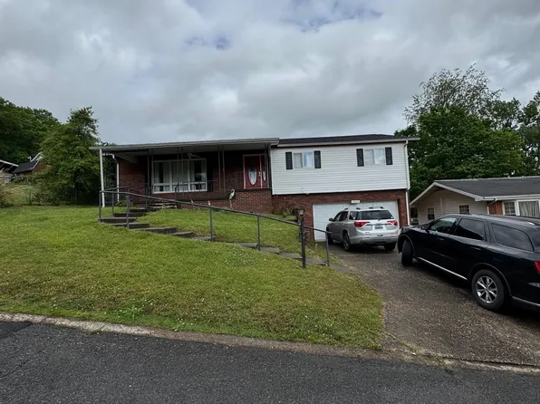 1525 Greenbrier Dr, Huntington, WV 25704