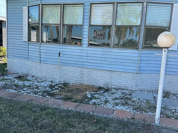 2066 E Lakeview Dr, Sebastian, FL 32958