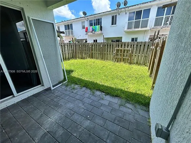 3 bed, 2.5 bath, 1898 sqft, $3,100 — Photo 2