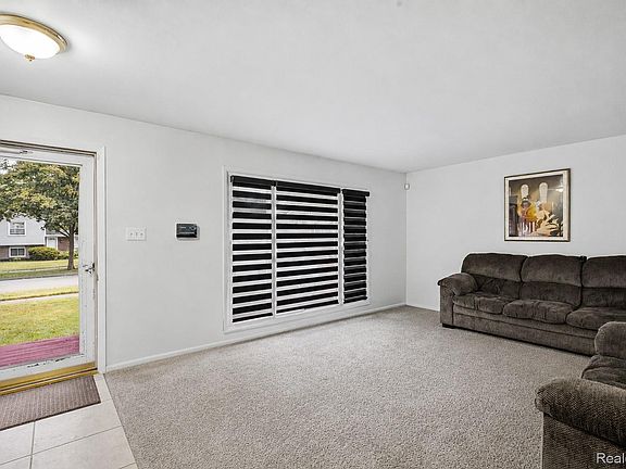 5th image of 20395 Briarwood Ct