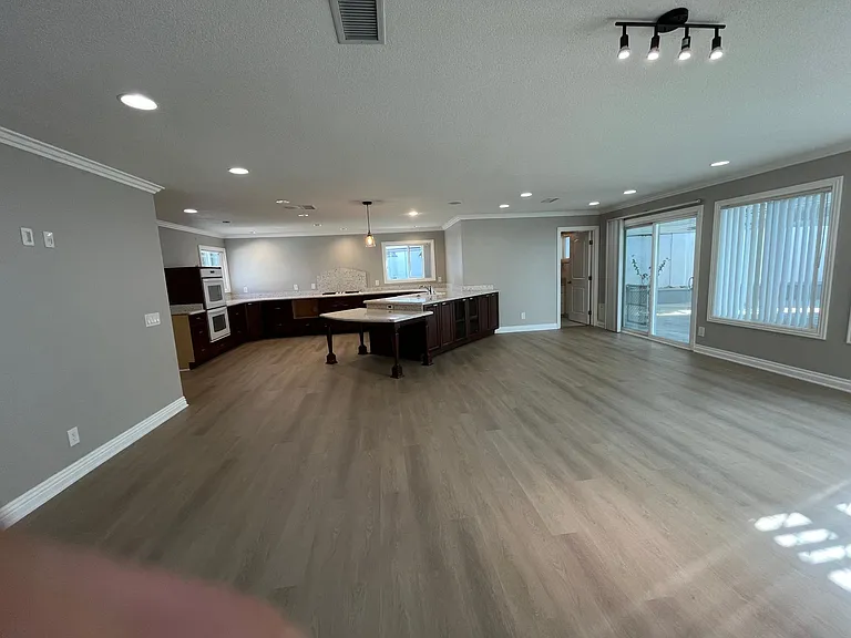 407 N Clinton St — Photo 11