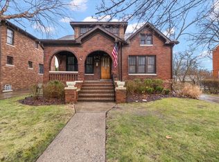 1433 Yorkshire Rd, Grosse Pointe Park, MI 48230