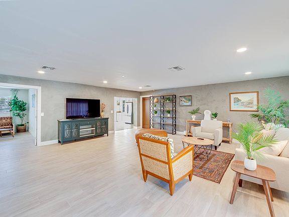 5th image of 134 SW 52nd St