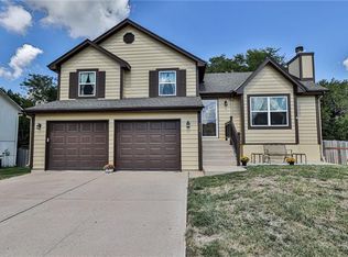 908 SW Daney Dr, Lees Summit, MO 64081