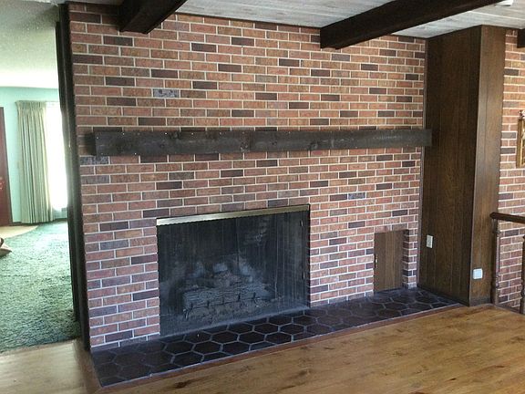 Gas log fireplace, great room