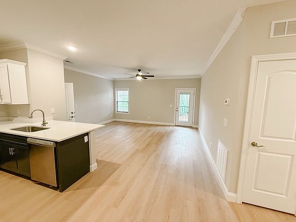 5th image of 546 Plano Rd #F43