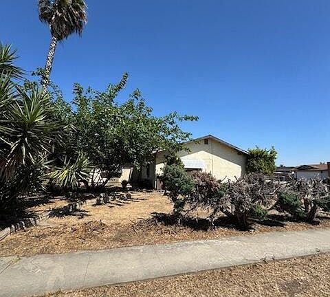 4th image of 1482 E Walnut Avenue