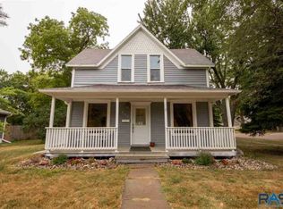201 S 6th St, Beresford, SD 57004