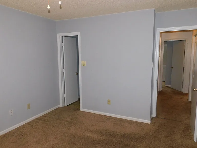 118 Village Ct — Photo 8