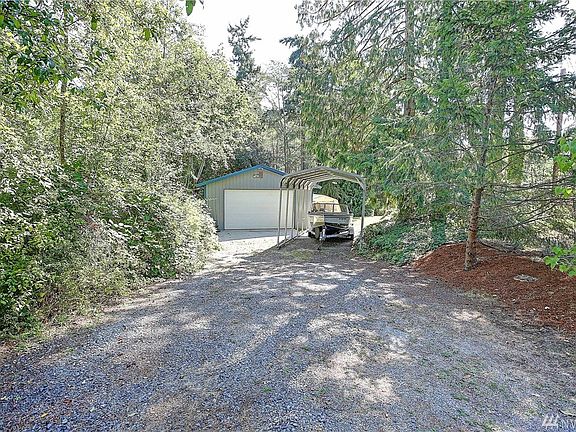 4th image of 1679 Hemlock Dr