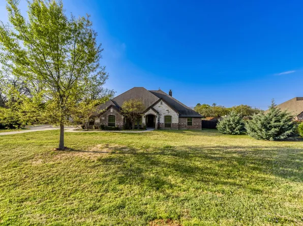 104 Lyndsey Ct, Boyd, TX 76023