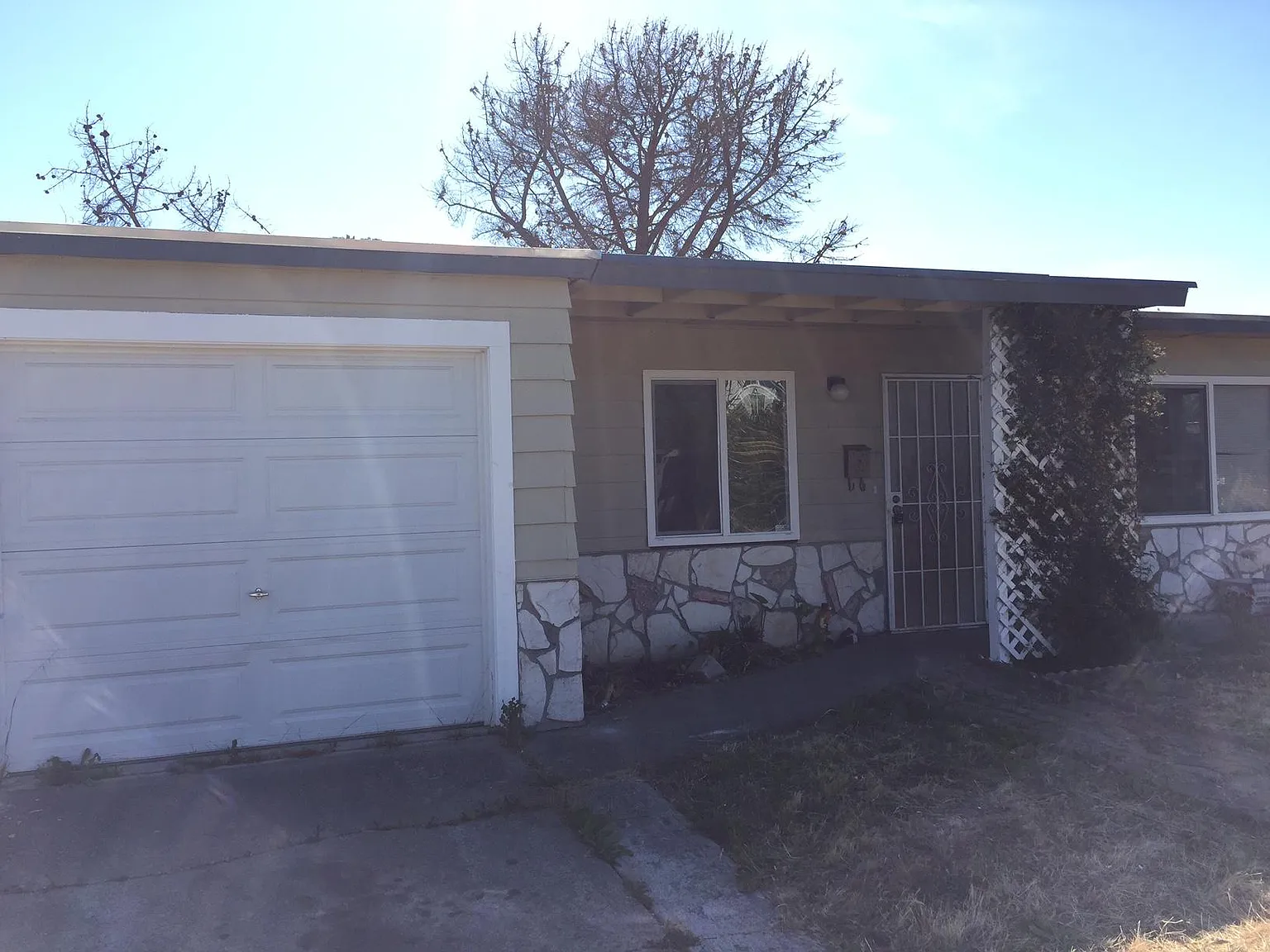 182 Denise Dr photo 1