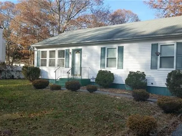 117 Norfleet Ln, Coram, NY 11727