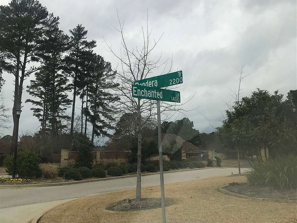 2nd image of 1501 San Augustine Ln